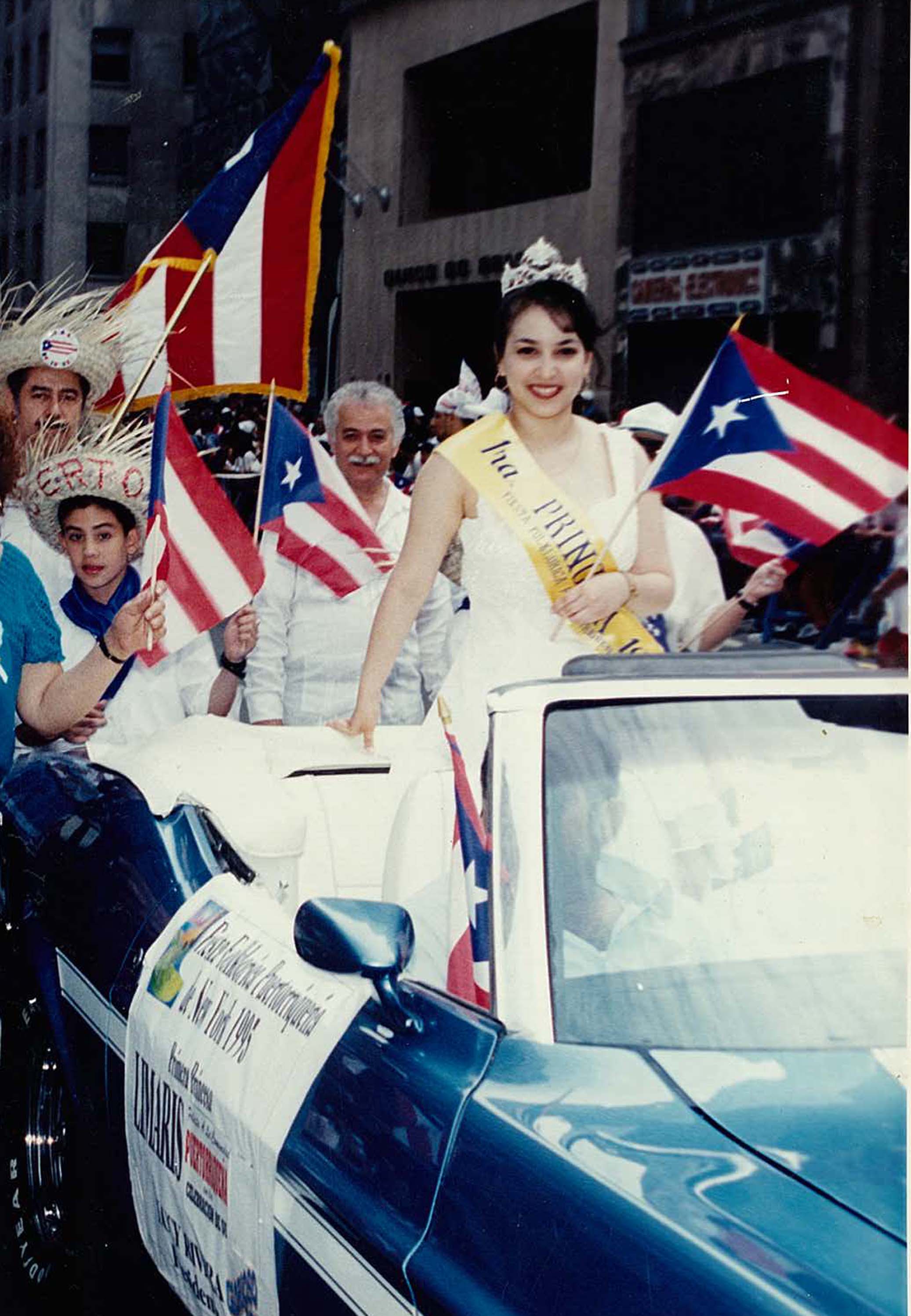 PastFiestas/1995Parade.jpg